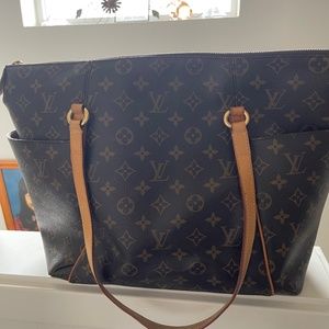 LV TOTALLY MONOGRAM